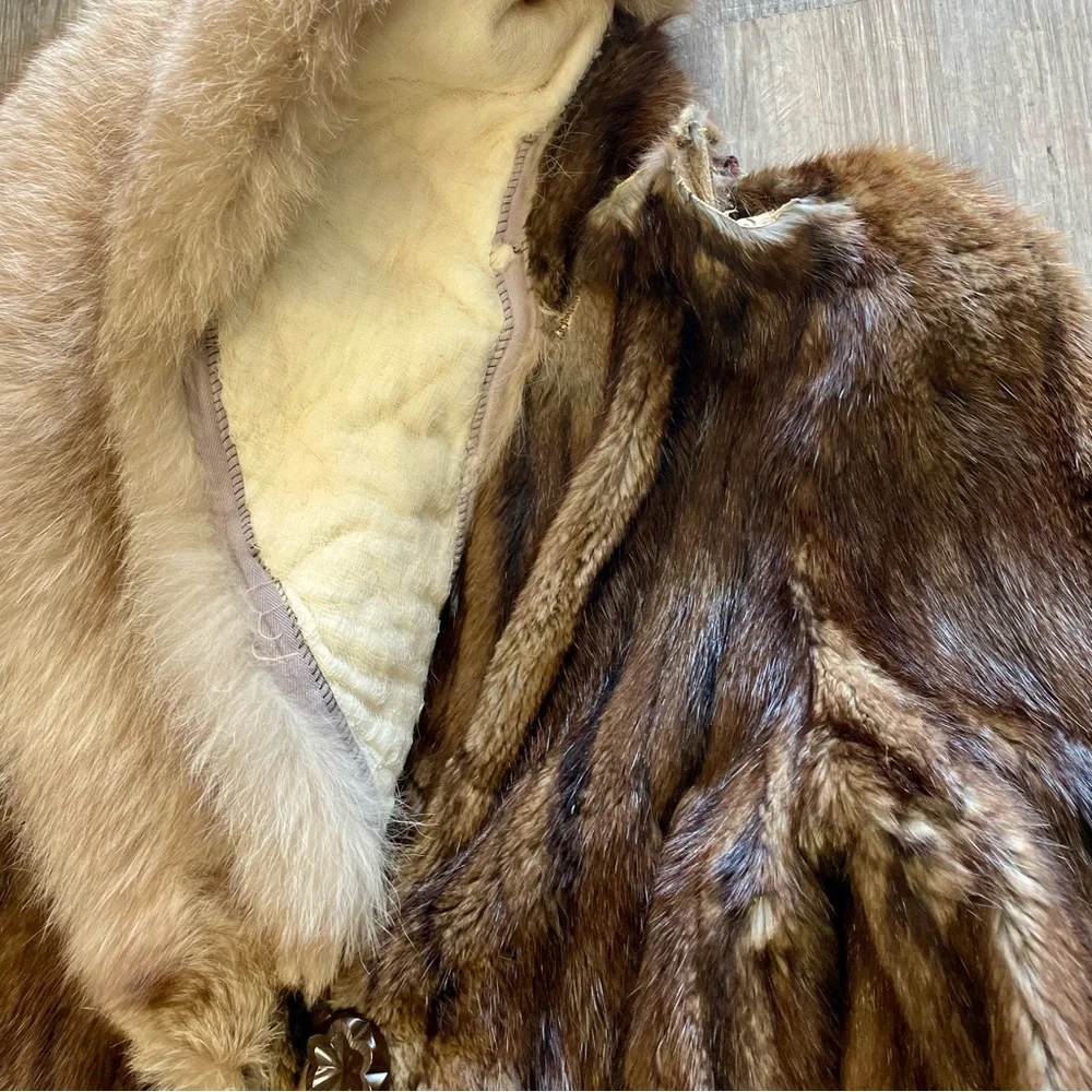 Vintage 1950s Old Hollywood Glamor Big Collar Fox + Fur Coat - Picture 15 of 17